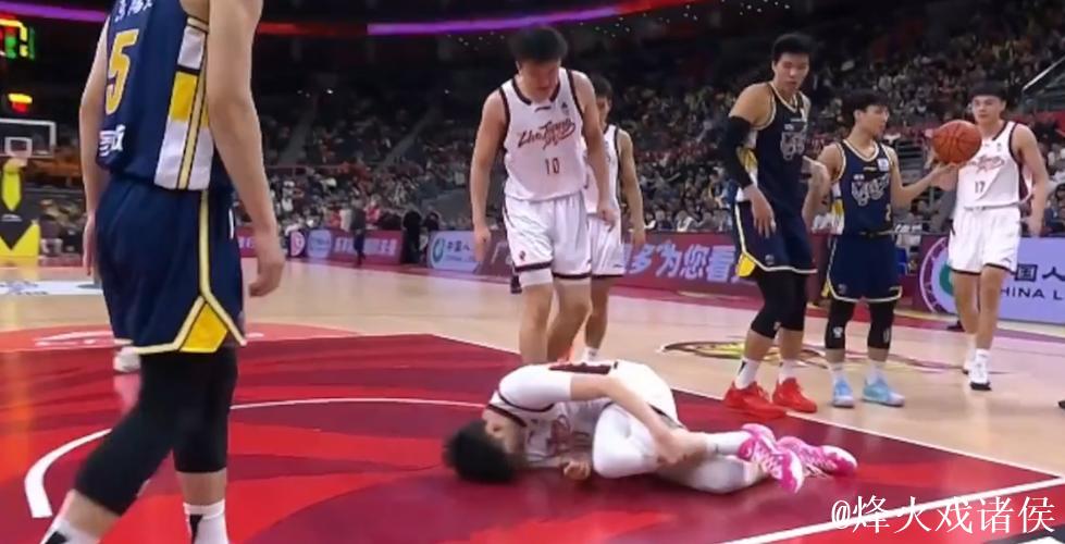 CBA-约克超远压哨三分绝杀 广东加时惜败浙江 CBA-约克超远压哨三分绝杀 广东加时惜败浙江